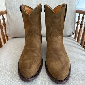 Like new. Tecovas the Dean. Zip boot. Moss Roughout w/ hybrid sole. Size 9D US.